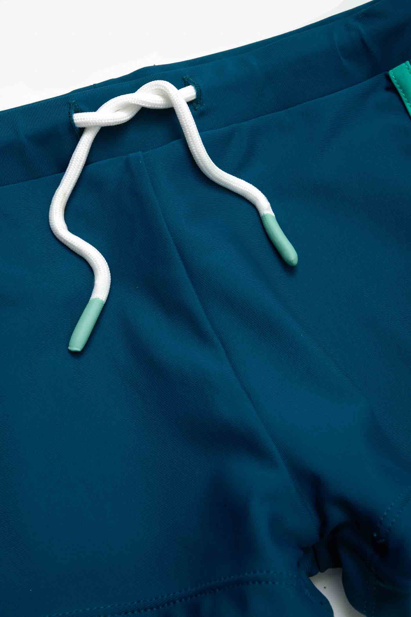 5604171